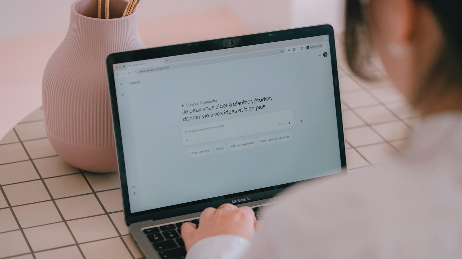Tingkatkan Konversi dan Leads: Memanfaatkan Jasa AI Content Writer Jakarta untuk Setiap Tahap Buyer Journey